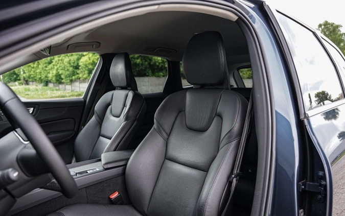Volvo XC 60 cena 117900 przebieg: 80000, rok produkcji 2018 z Kościan małe 781